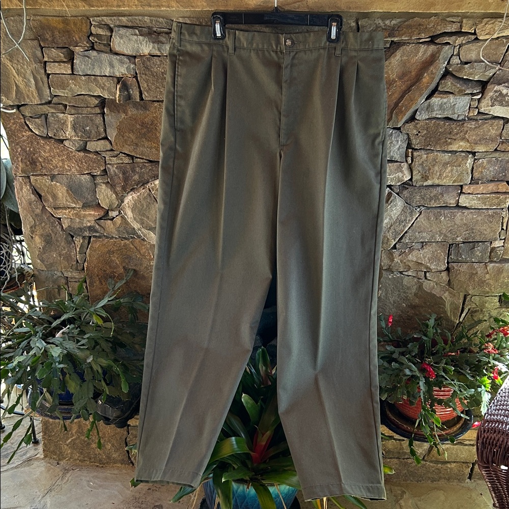 L.L.Bean Double L® Classic Fit Khaki Green Pants; Size 40/32; Like New!
